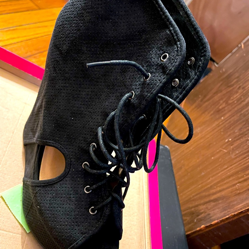 Charlotte Russe Lace up Bootie sz 10 wedge Black